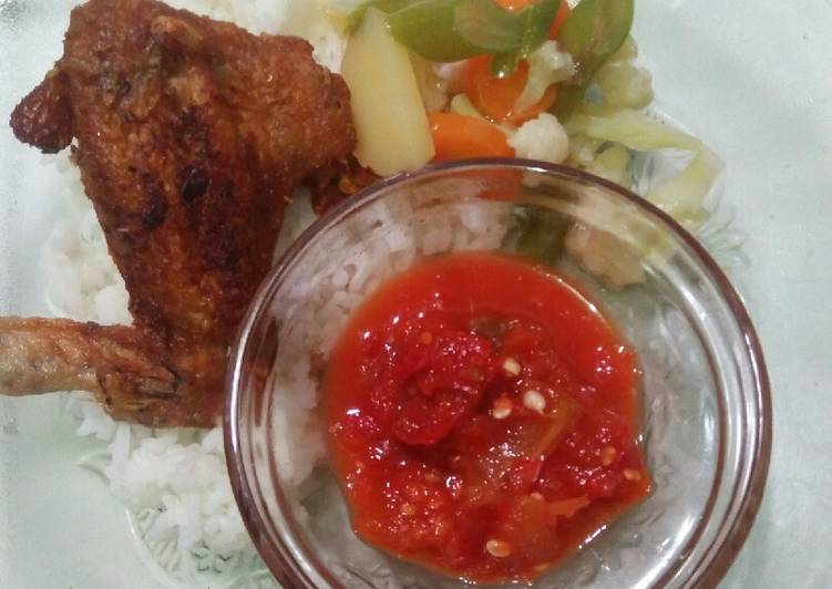 Cara Gampang Membuat Ayam goreng sambel mentah yang Bikin Ngiler