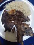 Aguja a la parrilla en la estufa