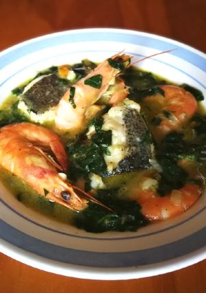Foto principal de Merluza y gambas con espinaca