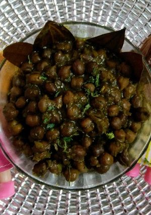 A picture of Chatpata chana.
