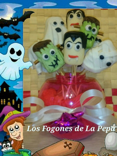 Una foto de Chupachups terroríficos de malvaviscos y chocolates