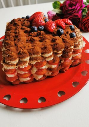 O poză a rețetei Tort rapid cu cremă de mascarpone și căpșuni.