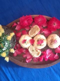 બદામ પીસ્તાની ઘારી (Almond Pista Ghari Recipe In Gujarati) રેસીપી મુખ્ય ફોટો