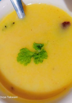A picture of Gujarati kadhi.