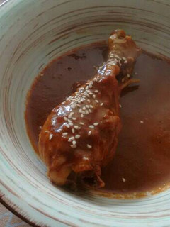 Una foto de Pollo con mole almendrado.ॐ🇲🇽
