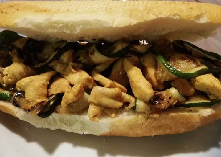 Super panino con zucchine e pollo speziato