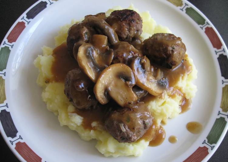 Recipe of Delicious Beef Meatballs With Mushroom Gravy