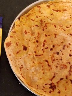 आलू पराठा रेसिपी (aloo paratha recipe in marathi) रेसिपी चे मुख्य फोटो