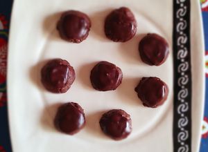 Una foto de Galletitas de Chocolate con Relleno de Dulce de Leche (Petit Fours)