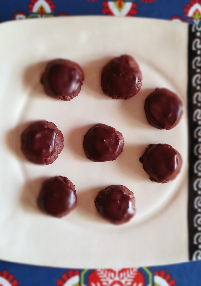 Una foto de Galletitas de Chocolate con Relleno de Dulce de Leche (Petit Fours)