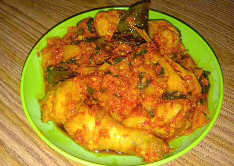 Ayam Woku kentang iris