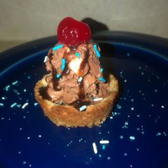 A picture of Mini cookie sundae cups.