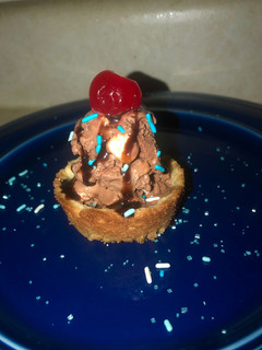 A picture of Mini cookie sundae cups.