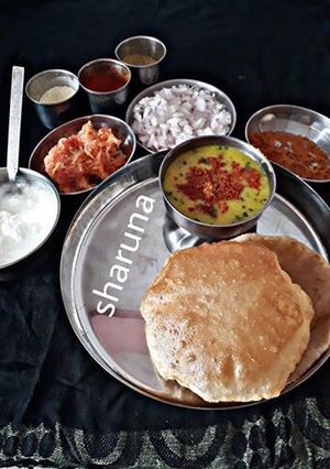 A picture of Dal Makhani & puris.