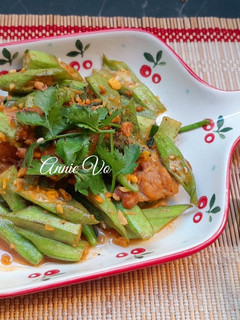 Hình của món Đậu bắp xào thịt ba rọi.