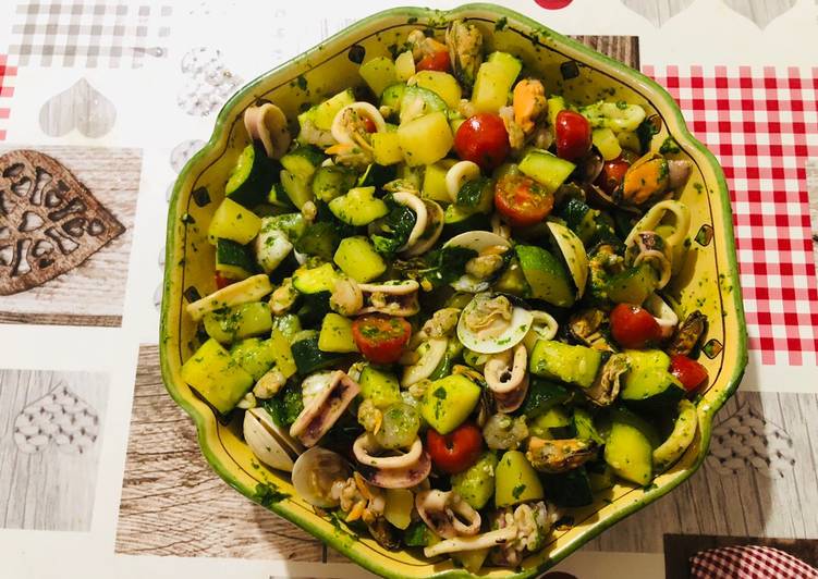 Antipasto di pesce con salsa al prezzemolo