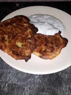 Cukkinis bere kefíres mártogatóssal recept fotója