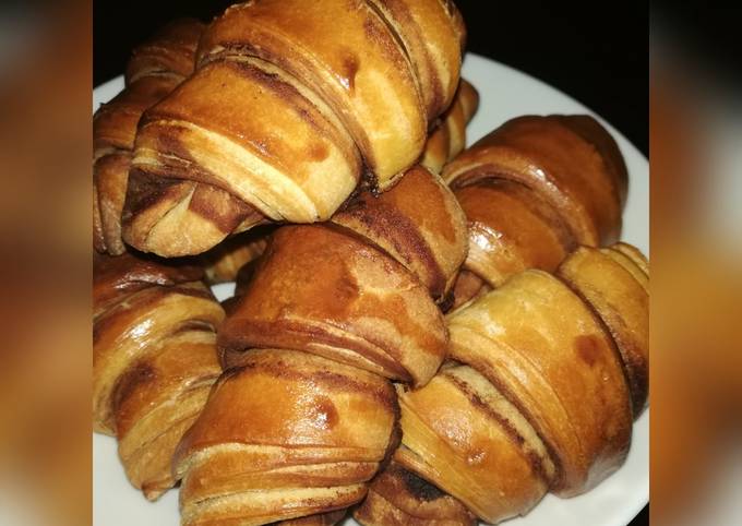 Steps to Prepare Jamie Oliver Chocolate layered Croissants