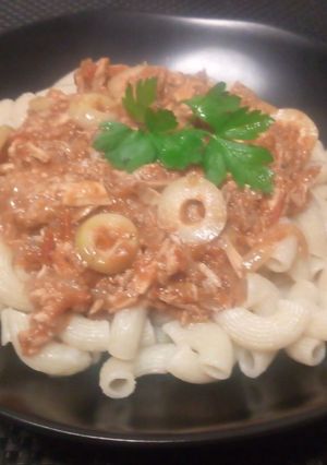 Una foto de Fideos con pollo en salsa