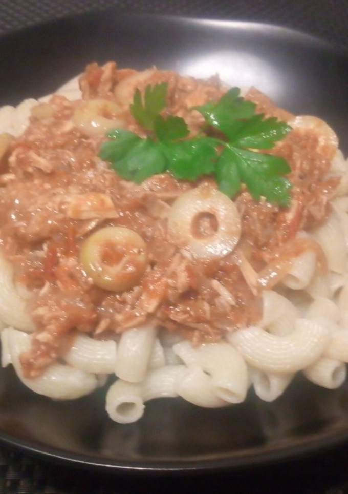 Una foto de Fideos con pollo en salsa