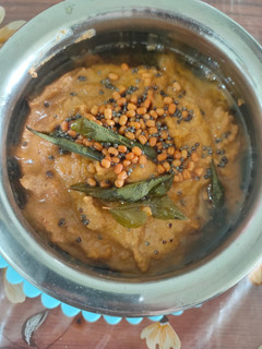 தேங்காய் புளி சட்னி (Thenkaai puli chutney recipe in tamil) செய்முறை முக்கிய புகைப்படம்
