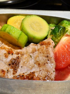 豬肉排&鷹嘴豆三蔬便當 的食譜成品照片
