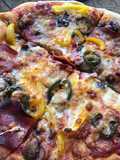 Pizza de Salame e Pimentos