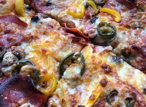 Foto de Pizza de Salame e Pimentos