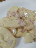 Papas al horno con jamón, crema y queso