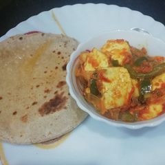 A picture of Fulka with chilli Paneer.