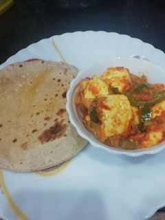 A picture of Fulka with chilli Paneer.