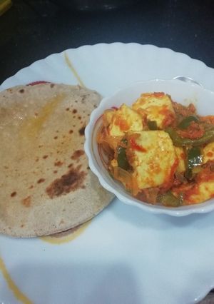 A picture of Fulka with chilli Paneer.