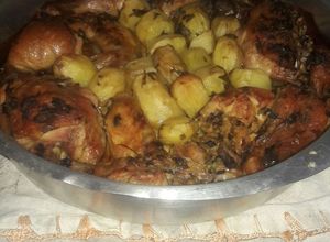 Foto de Frango assado com batata bolinha