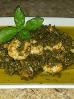 Una foto de Langostinos al pesto