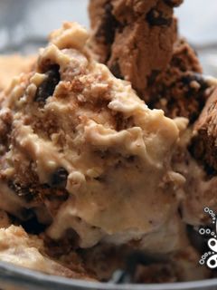 Una foto de Helado de Galleta con chispas de chocolate