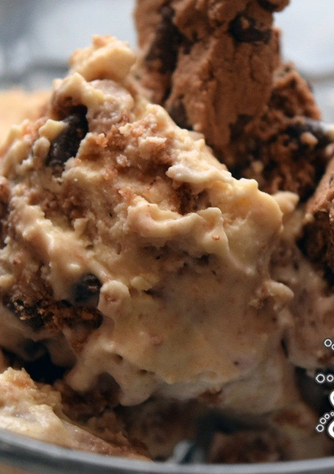 Una foto de Helado de Galleta con chispas de chocolate