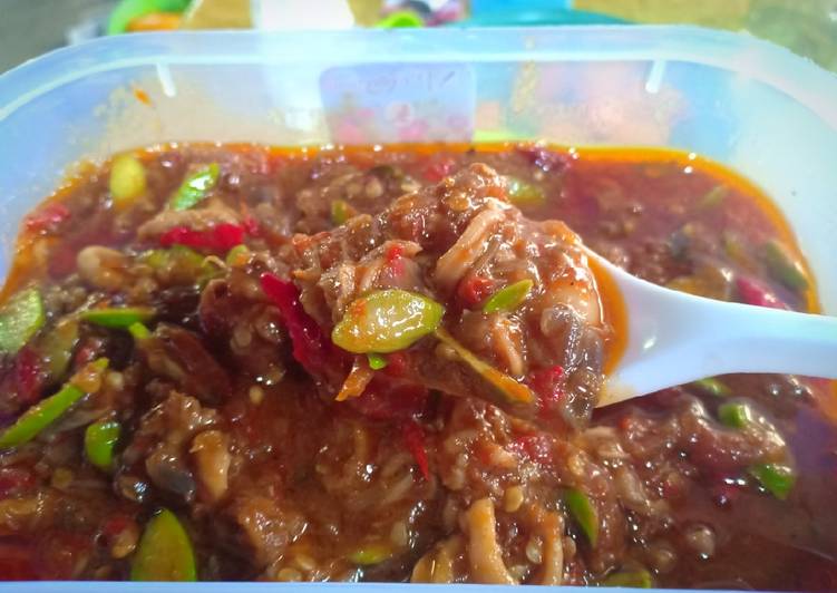 Langkah Menyiapkan Sambal Cumi Pete Ndrumus yang Sempurna