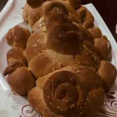 A picture of Tortoise shaped wheat bread.