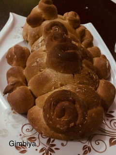A picture of Tortoise shaped wheat bread.