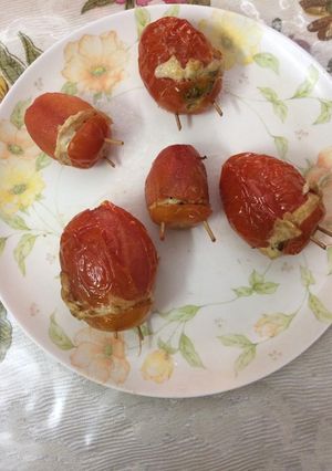 A picture of Stuffed tomatoes with egg.