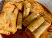 Gambar tteokbokki dengan gochujang