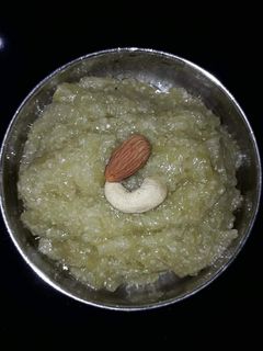 लौकी का हलवा (Lauki ka halwa recipe in Hindi) रेसिपी मुख्य फोटो