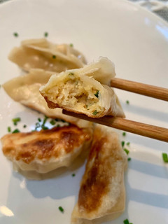 Una foto de Gyoza de langostinos