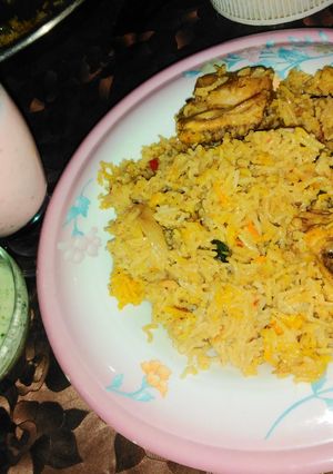 A picture of Smoke chicken karahi biryani.