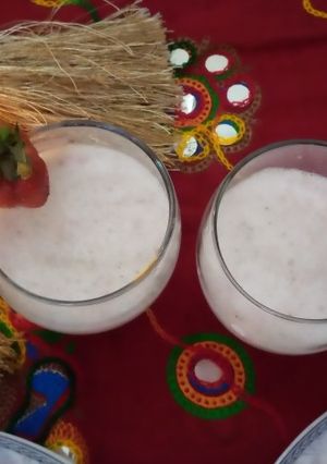 A picture of Strawberry milk shake.
