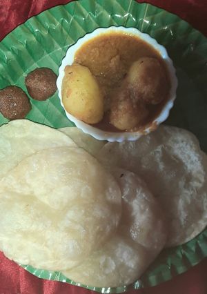 লুচি আলুর দম(Luchi aloo dum recipe in Bengali) রেসিপির প্রধান ছবি