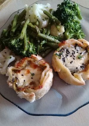 Una foto de Canastitas de verdura con brócoli y coliflor al horno