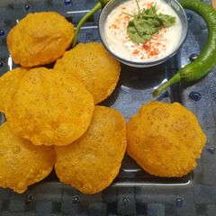 A picture of Quinoa flour masala puri.