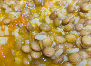 Una foto de Lentejas con Arroz y Queso