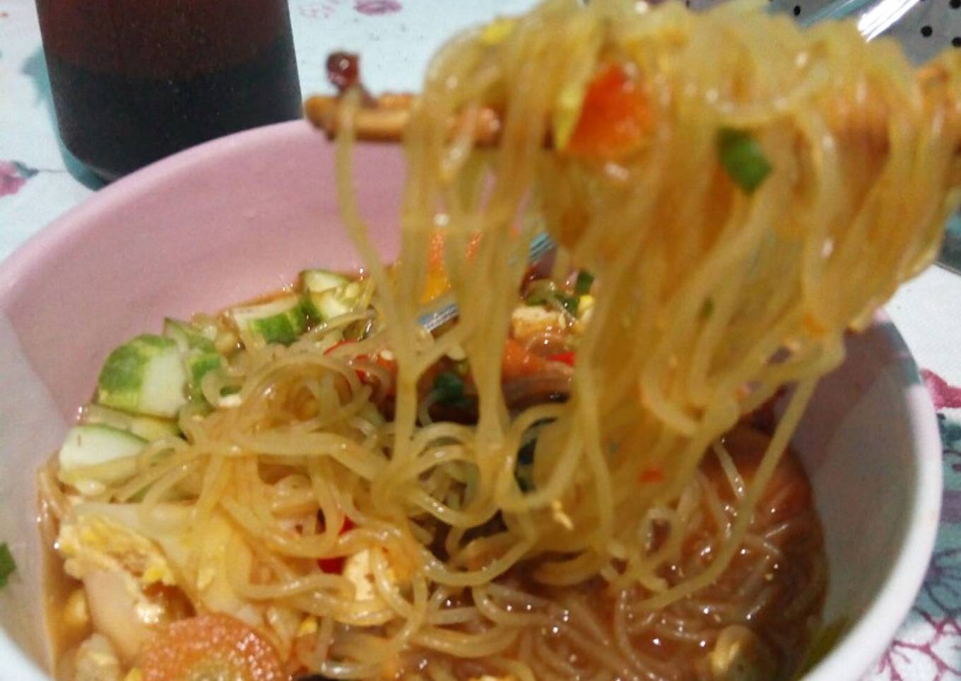 Bihun jamur kuping kuah pedas